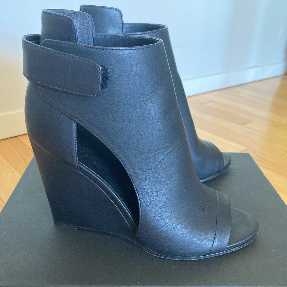 VINCE Katia Leather Wedge Bootie - Size 6.5 - Black
